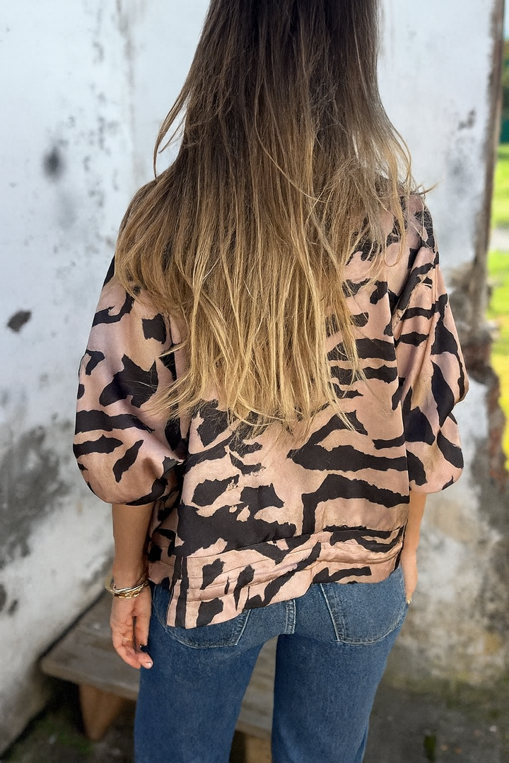 Lehká stylová bunda s moderním vzorem