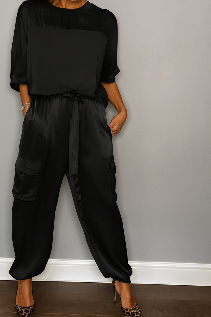 Elegantní saténová souprava „SoftGlow“ pro podzimní pohodlí