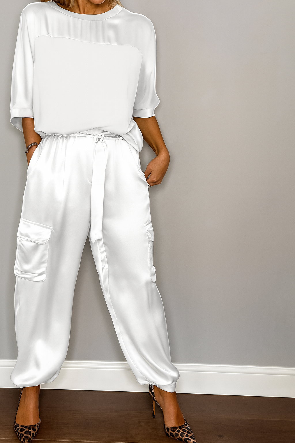 Elegantní saténová souprava „SoftGlow“ pro podzimní pohodlí