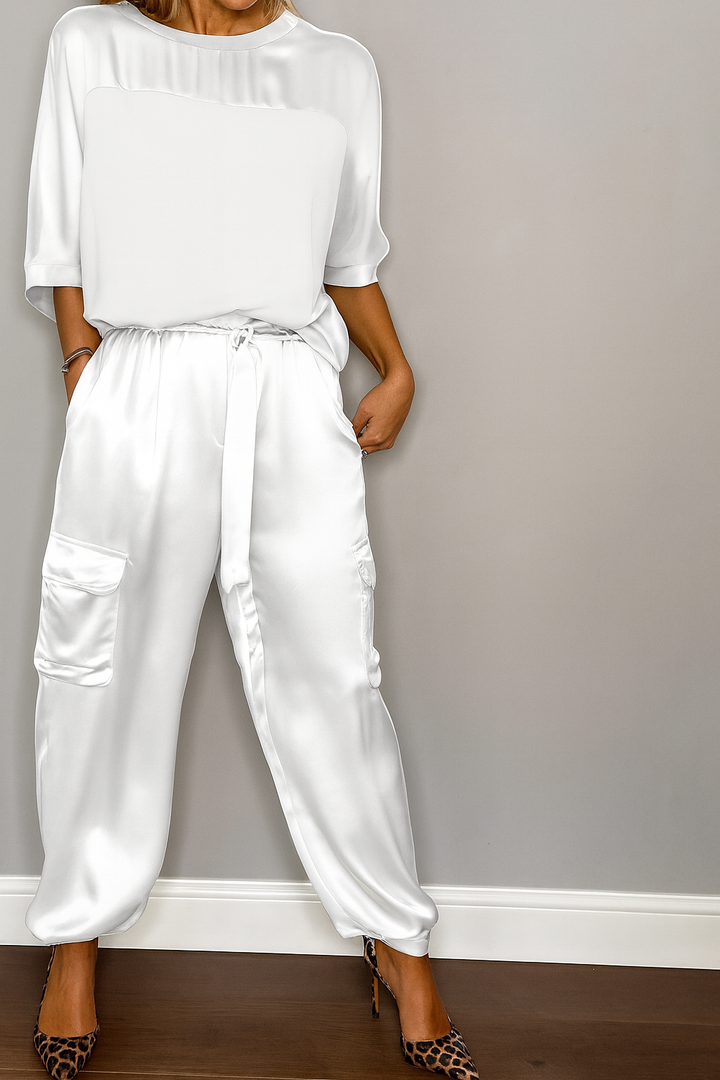 Elegantní saténová souprava „SoftGlow“ pro podzimní pohodlí